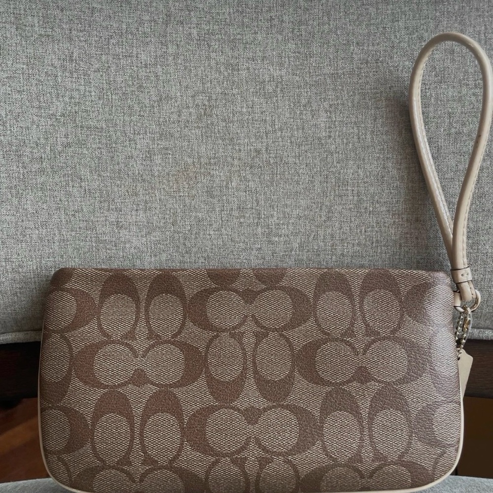 Nwot 💚Auth Coach Signature Large Top Zip Wristlet Wallet Khaki/Platinum - Picture 2 of 8